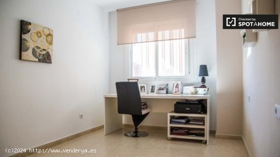 Acogedora habitación en alquiler en apartamento de 4 dormitorios en Paterna - VALENCIA