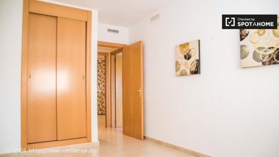 Acogedora habitación en alquiler en apartamento de 4 dormitorios en Paterna - VALENCIA