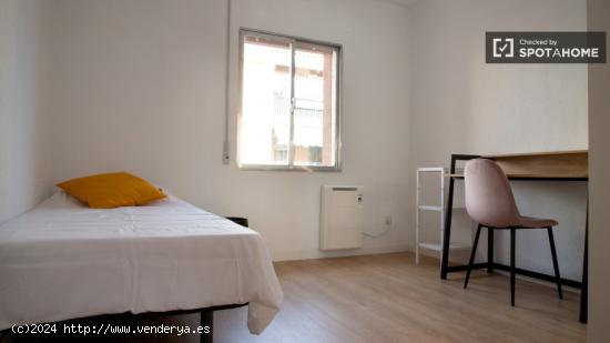 Se alquilan habitaciones en apartamento de 3 dormitorios en Palomerass - MADRID