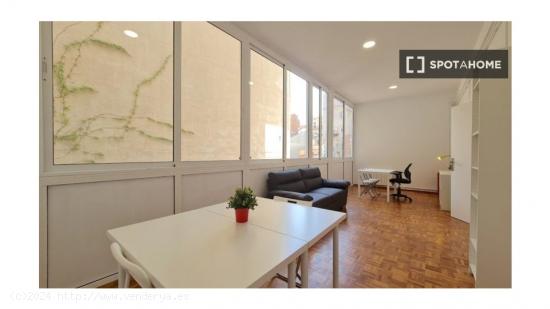 Apartamento entero de 2 dormitorios en Barcelona. - BARCELONA