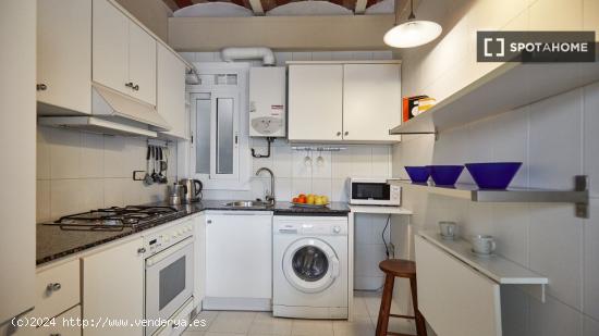 Apartamento entero de 2 dormitorios en Barcelona. - BARCELONA