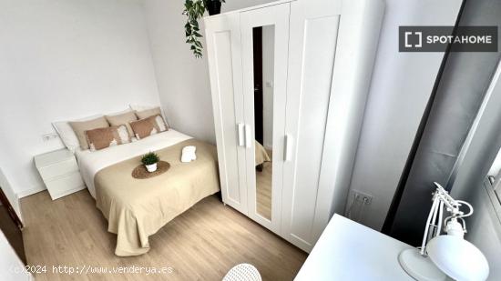 Elegante habitación en piso compartido en Benimaclet, València - VALENCIA