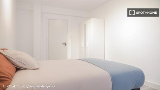 Habitaciones para alquilar en apartamento de 5 dormitorios en Madrid - MADRID