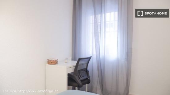 Habitaciones para alquilar en apartamento de 5 dormitorios en Madrid - MADRID