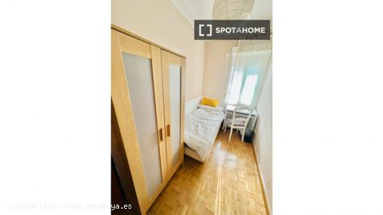 Habitación en apartamento compartido de 5 dormitorios situado cerca de Moncloa, Madrid - MADRID