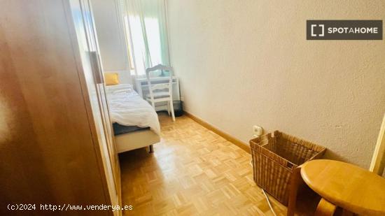 Habitación en apartamento compartido de 5 dormitorios situado cerca de Moncloa, Madrid - MADRID