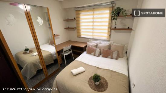 Dormitorio con estilo en piso compartido en Valencia - VALENCIA