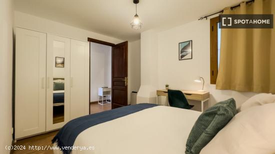 Elegante habitación en apartamento de 6 dormitorios en Barri Gotic, Barcelona - BARCELONA