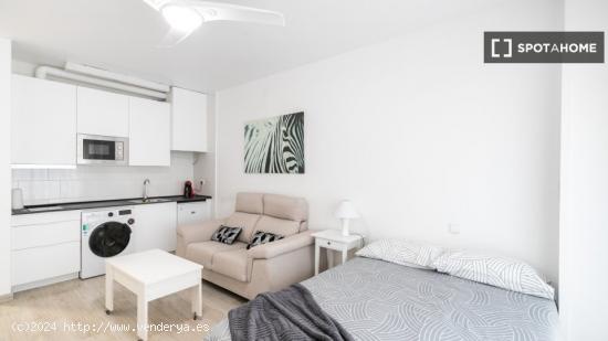 Apartamento amueblado moderno en Les Corts - BARCELONA