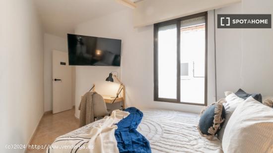 Habitación en piso compartido en barcelona. - BARCELONA