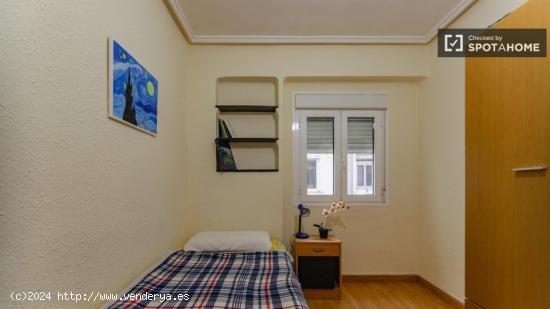 Se alquila habitación en piso de 1 dormitorio en Mislata - VALENCIA