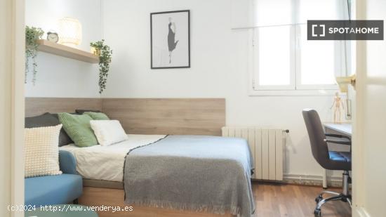 Habitación moderna en apartamento de 4 dormitorios en Chamberí, Madrid - MADRID