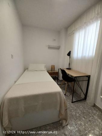  Se alquila habitación en piso compartido en Valencia - VALENCIA 