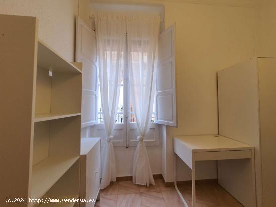  Se alquila habitación en piso de 5 dormitorios en Valencia - VALENCIA 