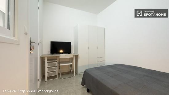 ¡Acogedor dormitorio en apartamento de 7 habitaciones en alquiler en Barcelona! - BARCELONA