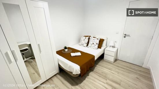 Acogedora habitación con cama individual en apartamento de 5 dormitorios en Algiros, València - VA