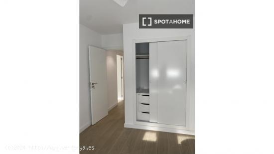 Se alquila habitación en apartamento de 3 dormitorios en Campanar, Valencia - VALENCIA