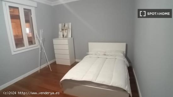 Se alquila habitación en piso de 3 dormitorios en Bilbao - VIZCAYA