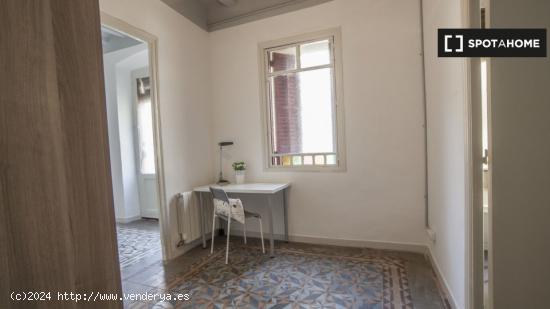 ¡Habitaciones en alquiler en piso de 4 habitaciones en Barcelona! - BARCELONA