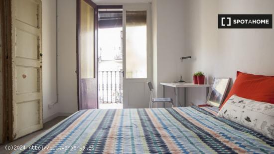 ¡Habitaciones en alquiler en piso de 4 habitaciones en Barcelona! - BARCELONA