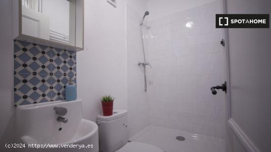 ¡Habitaciones en alquiler en piso de 4 habitaciones en Barcelona! - BARCELONA