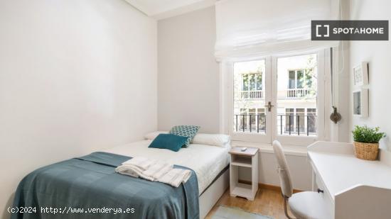 Alquiler de habitaciones en apartamento de 5 dormitorios en Chamberí - MADRID