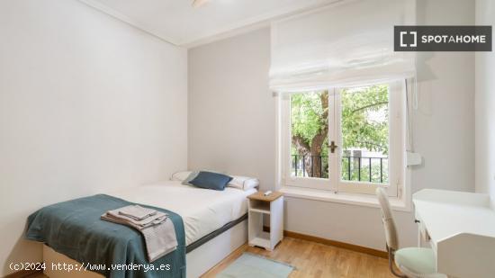 Alquiler de habitaciones en apartamento de 5 dormitorios en Chamberí - MADRID