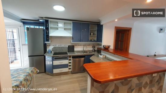 Apartamento entero de 3 dormitorios en Sevilla - SEVILLA