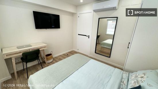 Habitaciones en alquiler en apartamento de 4 dormitorios en El Cabanyal. - VALENCIA