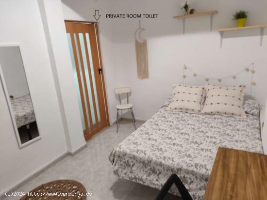  Se alquilan habitaciones en apartamento de 5 dormitorios en Ronda - GRANADA 