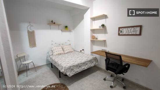 Se alquilan habitaciones en apartamento de 5 dormitorios en Ronda - GRANADA