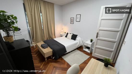 Habitación en piso compartido en madrid. - MADRID