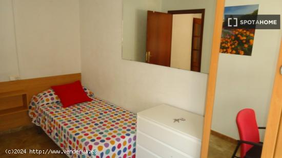 Habitación en piso compartido en Córdoba - CORDOBA