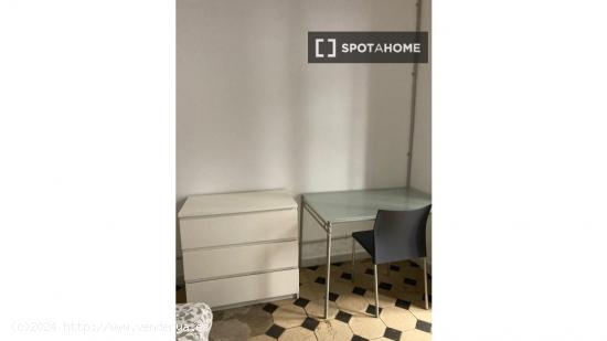 Dormitorio en piso compartido Barcelona - BARCELONA