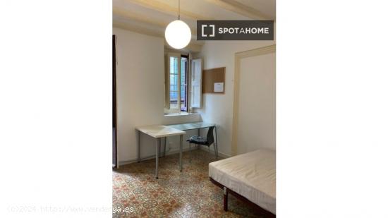 Dormitorio en piso compartido Barcelona - BARCELONA