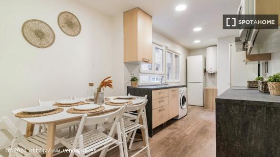 Se alquilan habitaciones en apartamento de 6 dormitorios en Retiro - MADRID