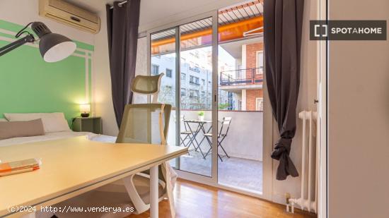 Se alquila habitación en piso compartido en Barcelona - BARCELONA