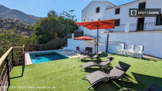 Casa de 5 dormitorios en alquiler en Palma-Palmilla - MALAGA