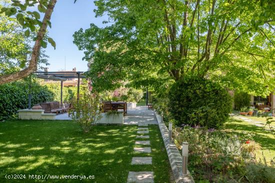 ¡Descubre tu oasis de tranquilidad en la urbanización el Zorongo de Zaragoza! - ZARAGOZA