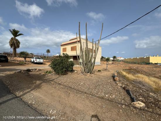 Se vende casa con  6.000 m2 de parcela urbanizable en El Calero - LAS PALMAS