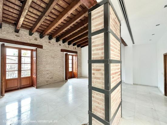 EXCLUSIVA VIVIENDA EN PLAZA ALFONSO EL MAGNÁNIMO - VALENCIA