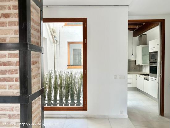 EXCLUSIVA VIVIENDA EN PLAZA ALFONSO EL MAGNÁNIMO - VALENCIA