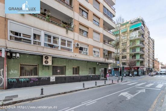 VENTA DE LOCAL COMERCIAL  EN AVENIDA  DOCTOR OLORIZ - GRANADA