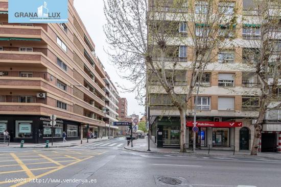 VENTA DE LOCAL COMERCIAL  EN AVENIDA  DOCTOR OLORIZ - GRANADA