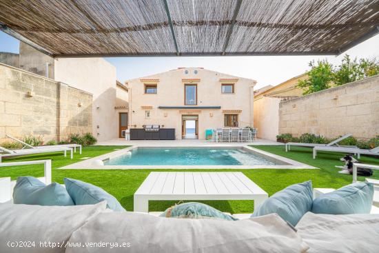 Casa con piscina en primera línea de mar en Cala Gamba - BALEARES