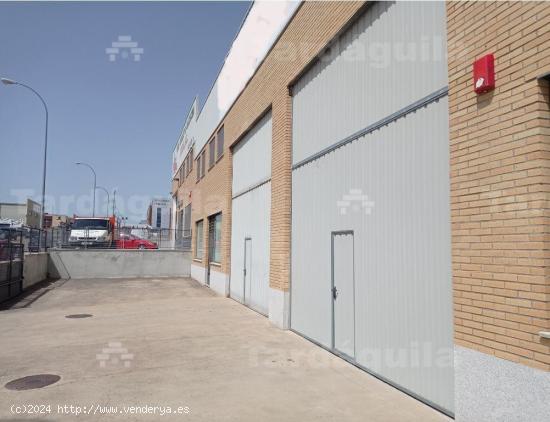 VENTA NAVE, CON 1.450 M2. TOTALMENTE ACONDICIONADA, PARA ENTRAR A TRABAJAR - SALAMANCA