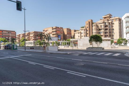  GRAN PISO CON TERRAZA EN ZONA LAS FLORES - GRANADA 