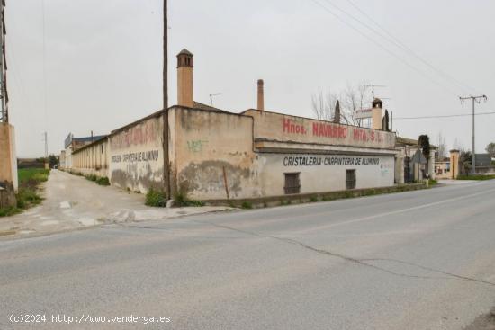  NAVE INDUSTRIAL EN PUENTE DE LOS VADOS CON CASA PARA REFORMAR - GRANADA 