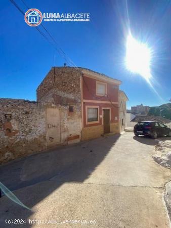  API LUNA AB VENDE CASA EN CALLE LOBO HELLIN - ALBACETE 