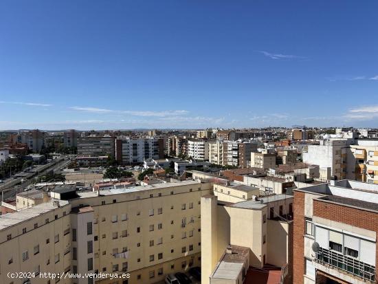  ALQUILER CON MUEBLES EN  EL CENTRO DE 4 DORMITORIOS - BADAJOZ 